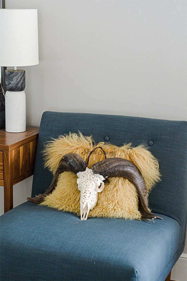 Bun Serene Flower Carved Ram Skull